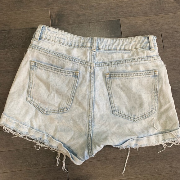 Bullhead Light Blue Acid Was Mom Jean Short Women’s 7 - Picture 5 of 5